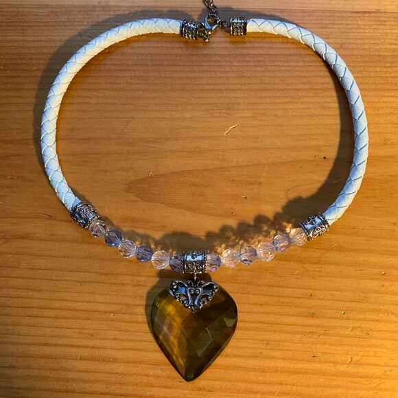 Boutique: "Lily's Lingerie"Lime-Green faceted Necklace & Matching Earrin… - Picture 4 of 8